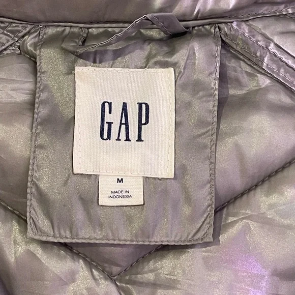 GAP Gray/Silver Primaloft Puffer Vest Size M. Two Front Zipper Pockets. Preloved - Picture 3 of 10